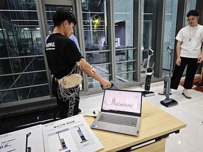 雙目視覺+AI大模型 從云鯨逍遙001看國產清潔家電的研發新范式與未來趨勢